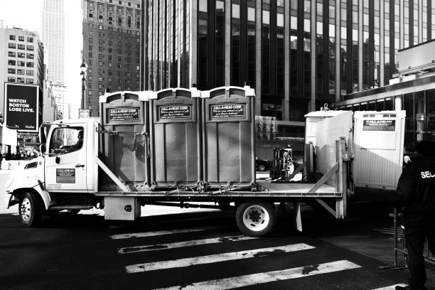 Best Portable toilet rental cost  in Paw Paw Lake, MI